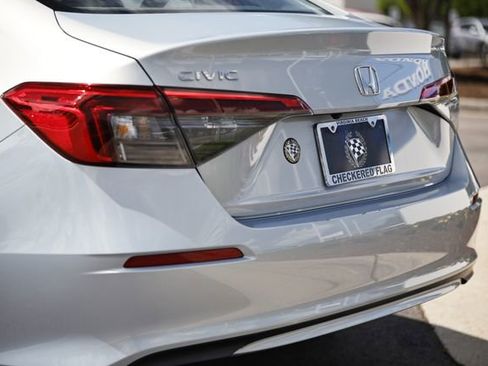 Used 2023 Honda Civic EX image 9