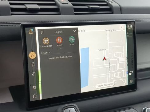 Used 2025 Land Rover Defender 110 S image 30