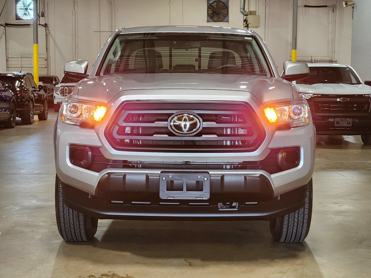 Used 2022 Toyota Tacoma SR w/ SR Convenience Package RWD image 2