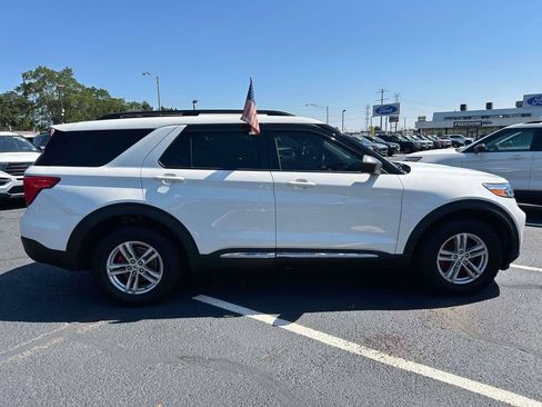 Used 2022 Ford Explorer XLT w/ Equipment Group 202A AWD/4WD image 4