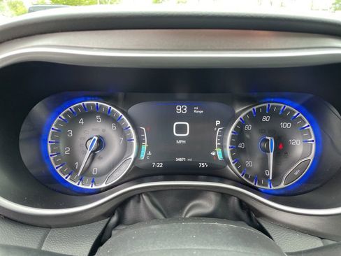 Used 2024 Chrysler Pacifica Touring-L FWD image 36