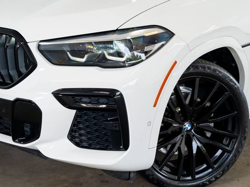 Used 2022 BMW X6 xDrive40i w/ M Sport Package AWD/4WD image 3