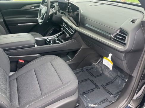 New 2025 Chevrolet Traverse LT w/ Enhanced Driving Package image 9