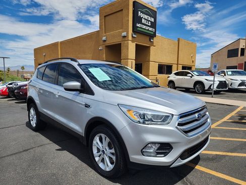 Used 2017 Ford Escape SE w/ Equipment Group 201A AWD/4WD image 1