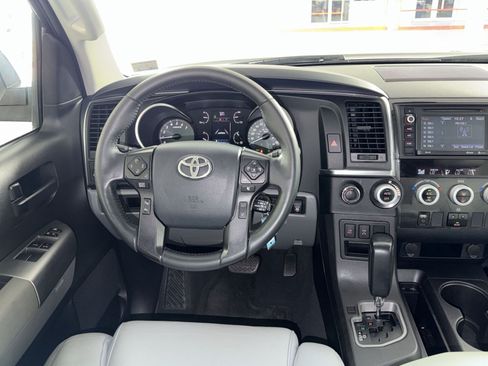 Used 2019 Toyota Sequoia SR5 AWD/4WD image 16