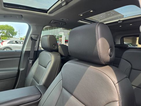 Used 2023 GMC Acadia SLT w/ Elevation Edition AWD/4WD image 37