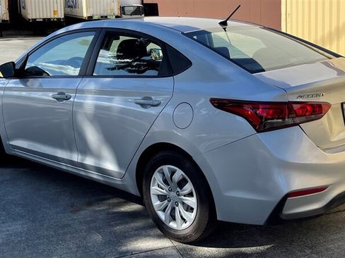 Used 2020 Hyundai Accent SE FWD image 3