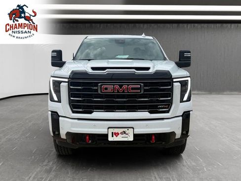 Used 2025 GMC Sierra 2500 AT4 AWD/4WD image 8