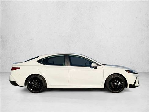 Certified 2025 Toyota Camry SE image 4