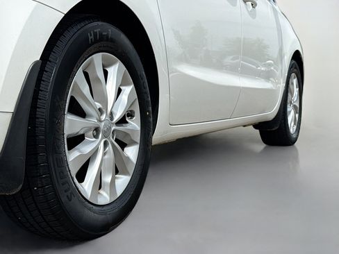 Used 2015 Kia Sedona EX FWD image 15