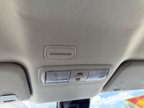Used 2022 Nissan Titan SV RWD image 26