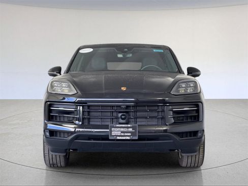 Used 2025 Porsche Cayenne image 11