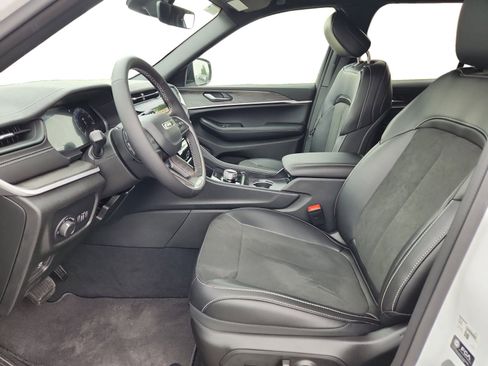 New 2026 Jeep Grand Cherokee Altitude RWD image 12