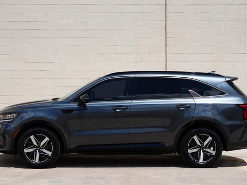 Used 2022 Kia Sorento S w/ Panoramic Sunroof Package FWD image 47