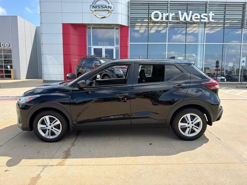 Used 2025 Nissan Kicks Play S FWD image 2