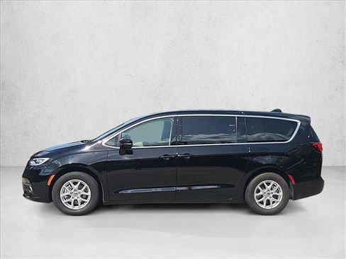 Used 2024 Chrysler Pacifica Touring-L FWD image 9