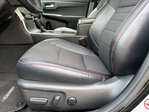 Used 2016 Toyota Camry SE FWD image 10