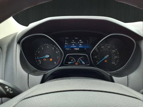 Used 2018 Ford Focus SE w/ SE Appearance Package FWD image 24