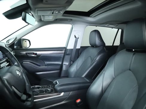 Used 2022 Toyota Highlander Limited AWD/4WD image 18