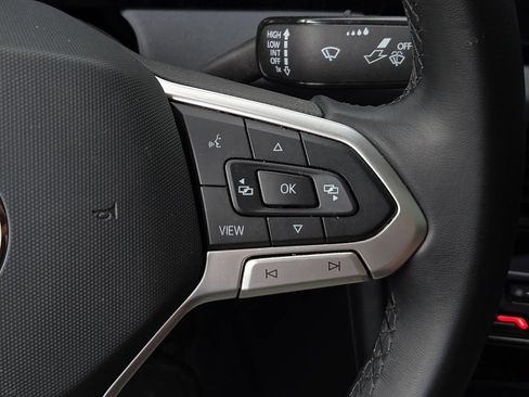 Used 2025 Volkswagen Jetta SE w/ Sunroof Package FWD image 22