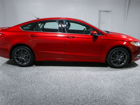 Used 2018 Ford Fusion SE w/ Equipment Group 201A FWD image 6