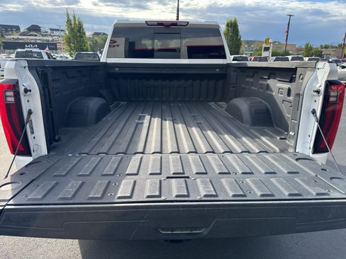 Used 2024 GMC Sierra 3500 Denali w/ Denali Reserve Package AWD/4WD image 7