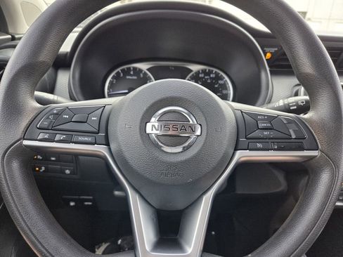 Used 2021 Nissan Kicks S image 18