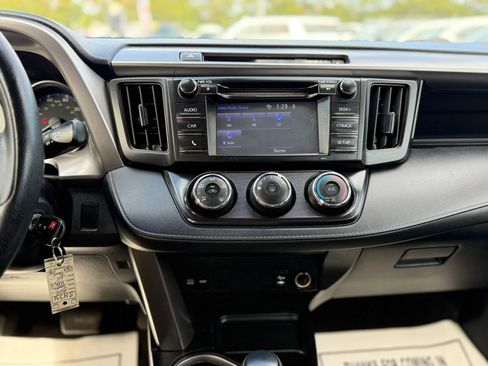 Used 2018 Toyota RAV4 LE image 21