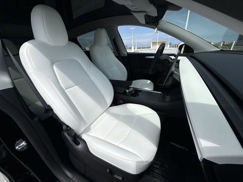 Used 2025 Tesla Model Y Long Range AWD/4WD image 26
