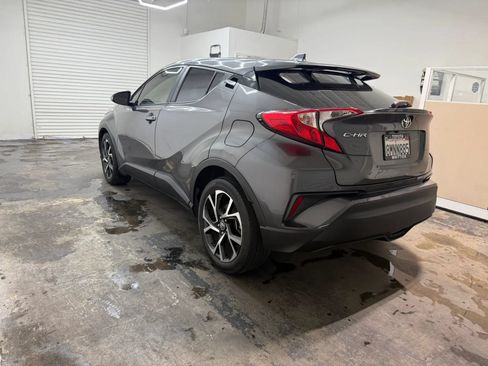 Used 2019 Toyota C-HR XLE FWD image 7