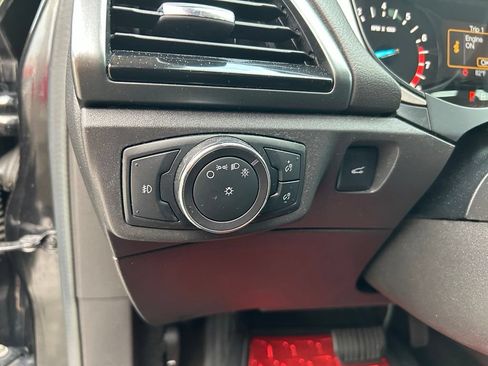 Used 2015 Ford Fusion SE w/ Equipment Group 201A FWD image 19