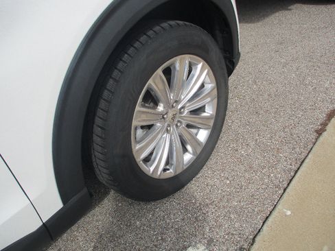 Used 2021 Ford Explorer King Ranch w/ Premium Technology Package image 22