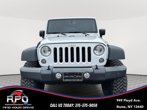 Used 2016 Jeep Wrangler Unlimited Rubicon w/ Connectivity Group image 8