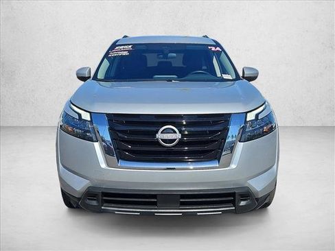 Used 2024 Nissan Pathfinder SV FWD image 2