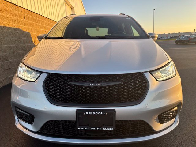 Used 2022 Chrysler Pacifica Touring-L w/ S Appearance Package FWD image 3