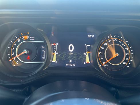 Used 2024 Jeep Wrangler Unlimited Sahara AWD/4WD image 19