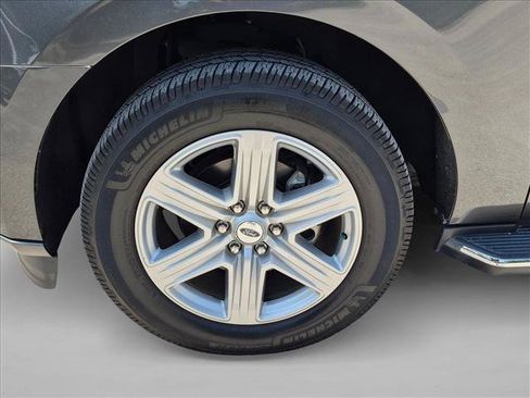 Used 2019 Ford Expedition XLT w/ Equipment Group 202A RWD image 17