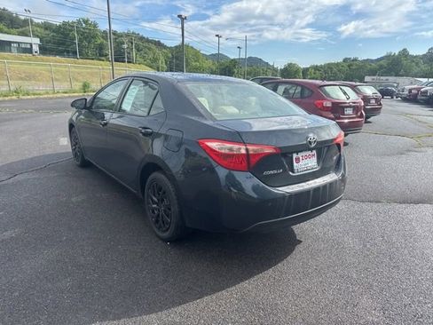 Used 2018 Toyota Corolla LE w/ Carpet Mat Package (TMS) FWD image 6