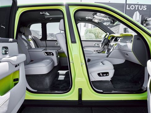 Used 2024 Rolls-Royce Cullinan image 31