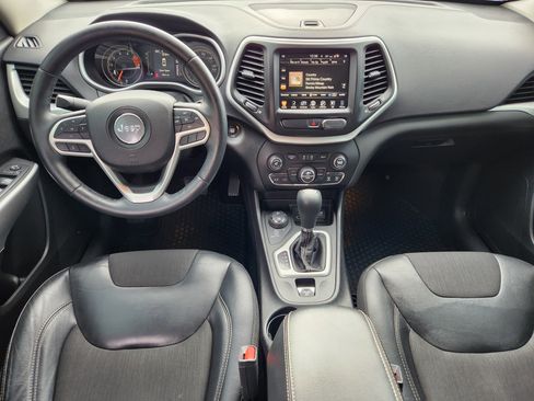 Used 2018 Jeep Cherokee Latitude Plus w/ Comfort/Convenience Group image 11