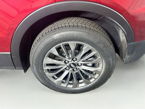 Used 2024 Cadillac XT4 Premium Luxury image 11