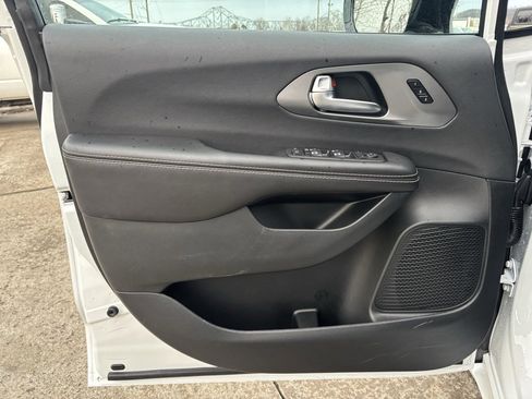 New 2026 Chrysler Pacifica Select image 20