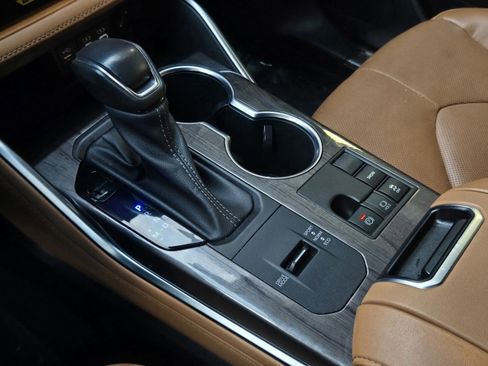 Used 2023 Toyota Highlander Platinum image 21