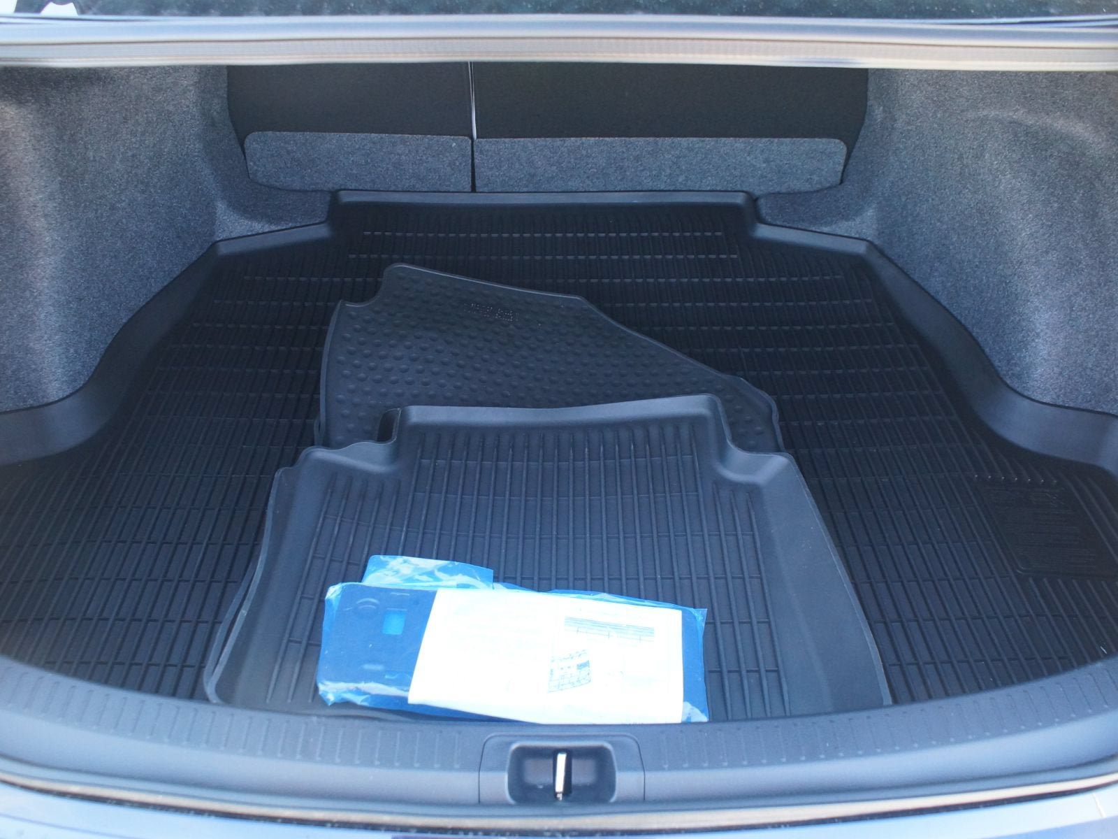 Used 2027 Toyota Corolla LE FWD image 15