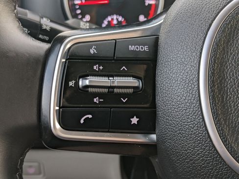 Certified 2024 Kia Carnival LX image 20