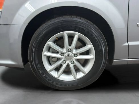 Used 2014 Dodge Grand Caravan SXT FWD image 26