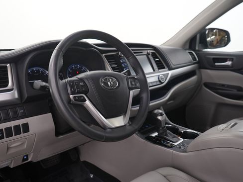 Used 2016 Toyota Highlander XLE AWD/4WD image 27