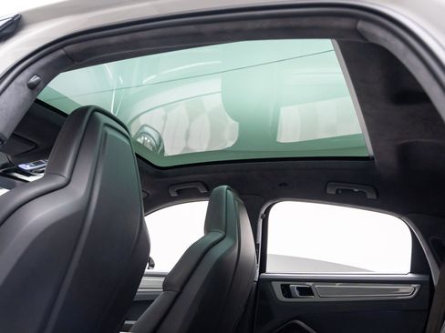 Used 2020 Porsche Cayenne Turbo image 18