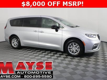 New 2026 Chrysler Pacifica Select