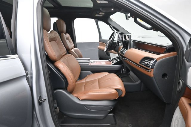 Certified 2023 Lincoln Navigator Reserve AWD/4WD image 32